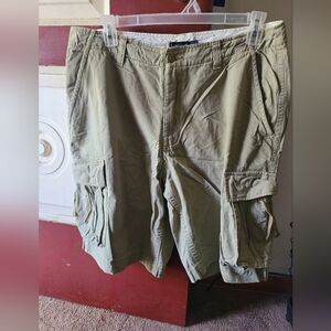 Sand khaki men's cargo shorts. Ties the pockets. Lightly worn.